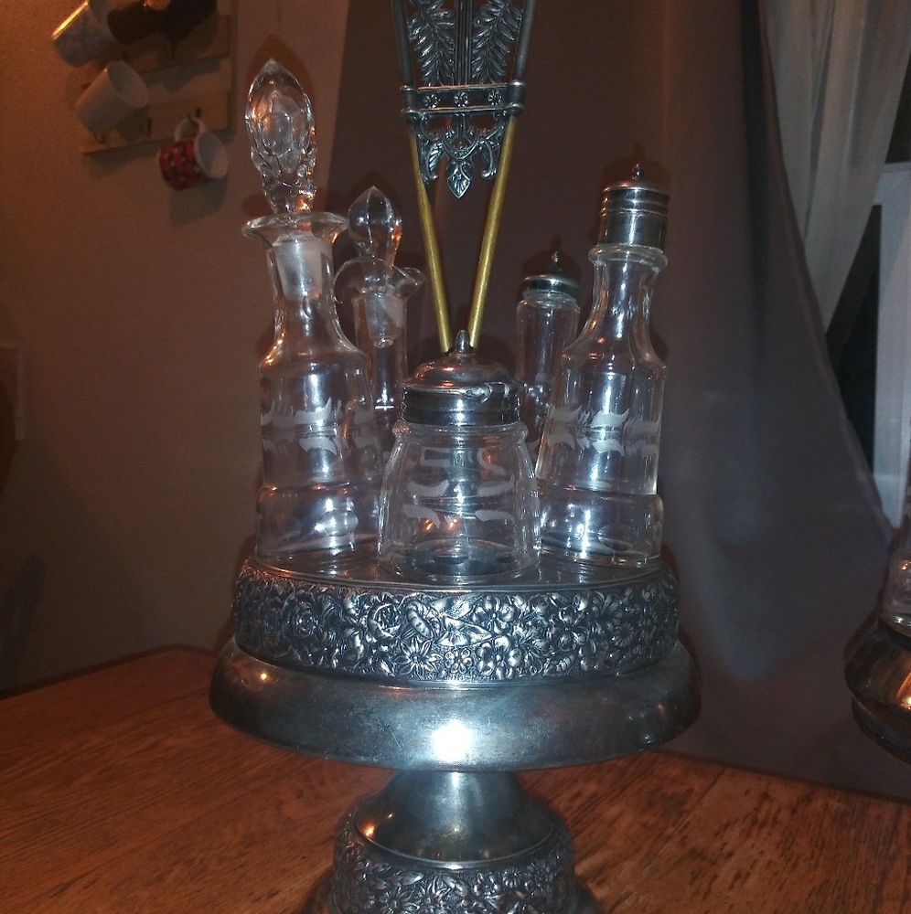 2 different cruet set of lazy Susan's